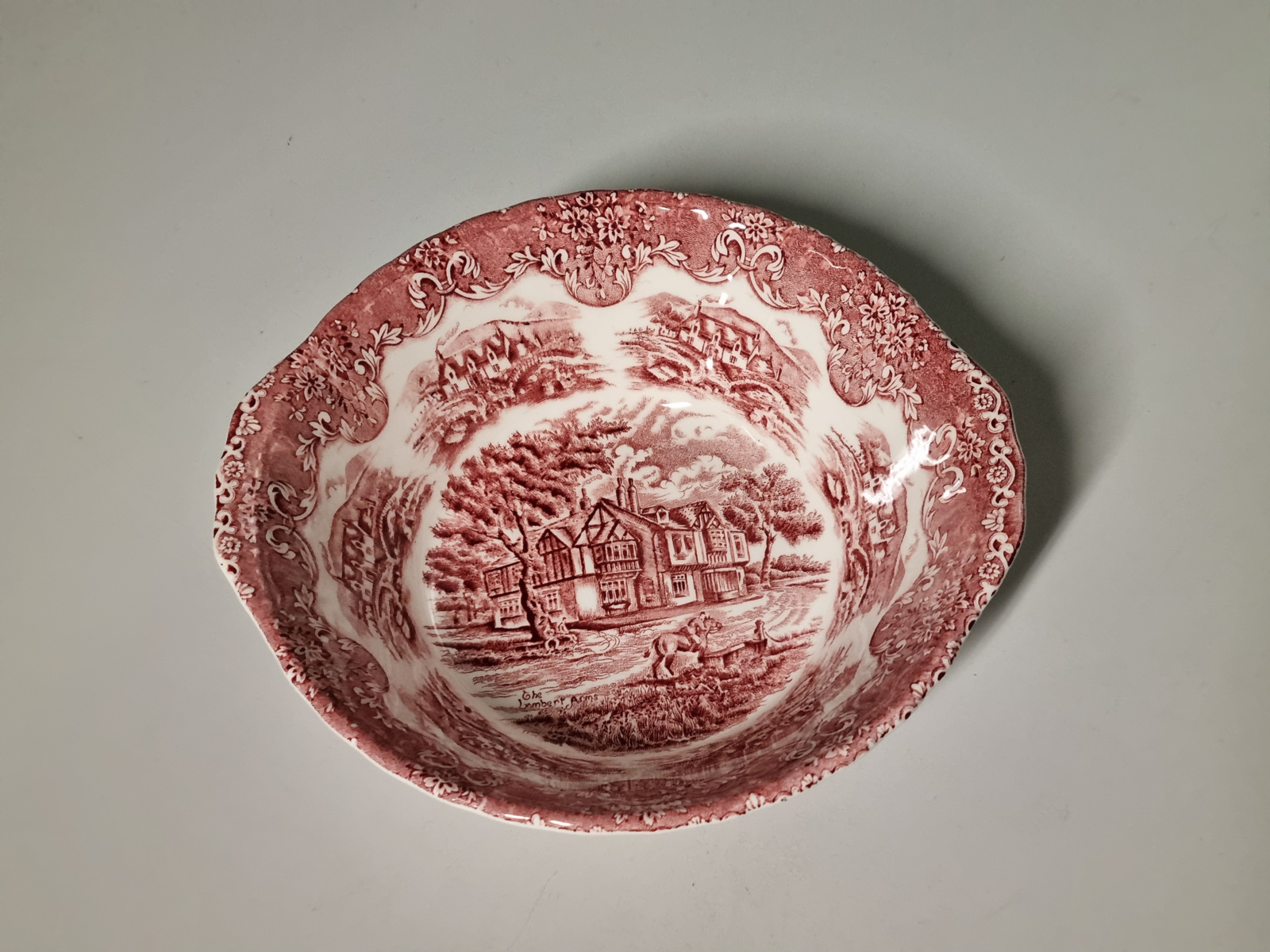 Engels rood Grindley Country Inns hoge ronde schaal 23 cm
