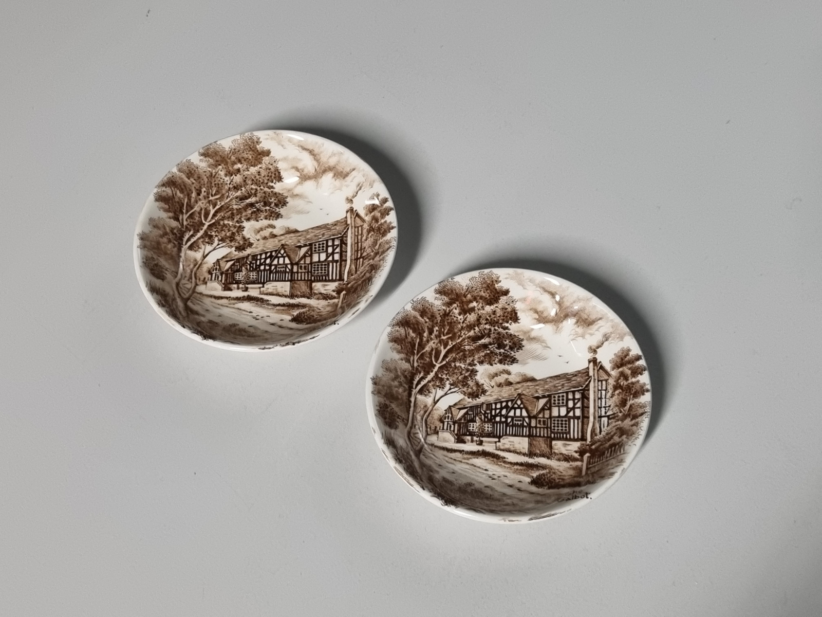 Engels bruin Grindley English Country Inns set 2x schaaltje theezakjeslegger