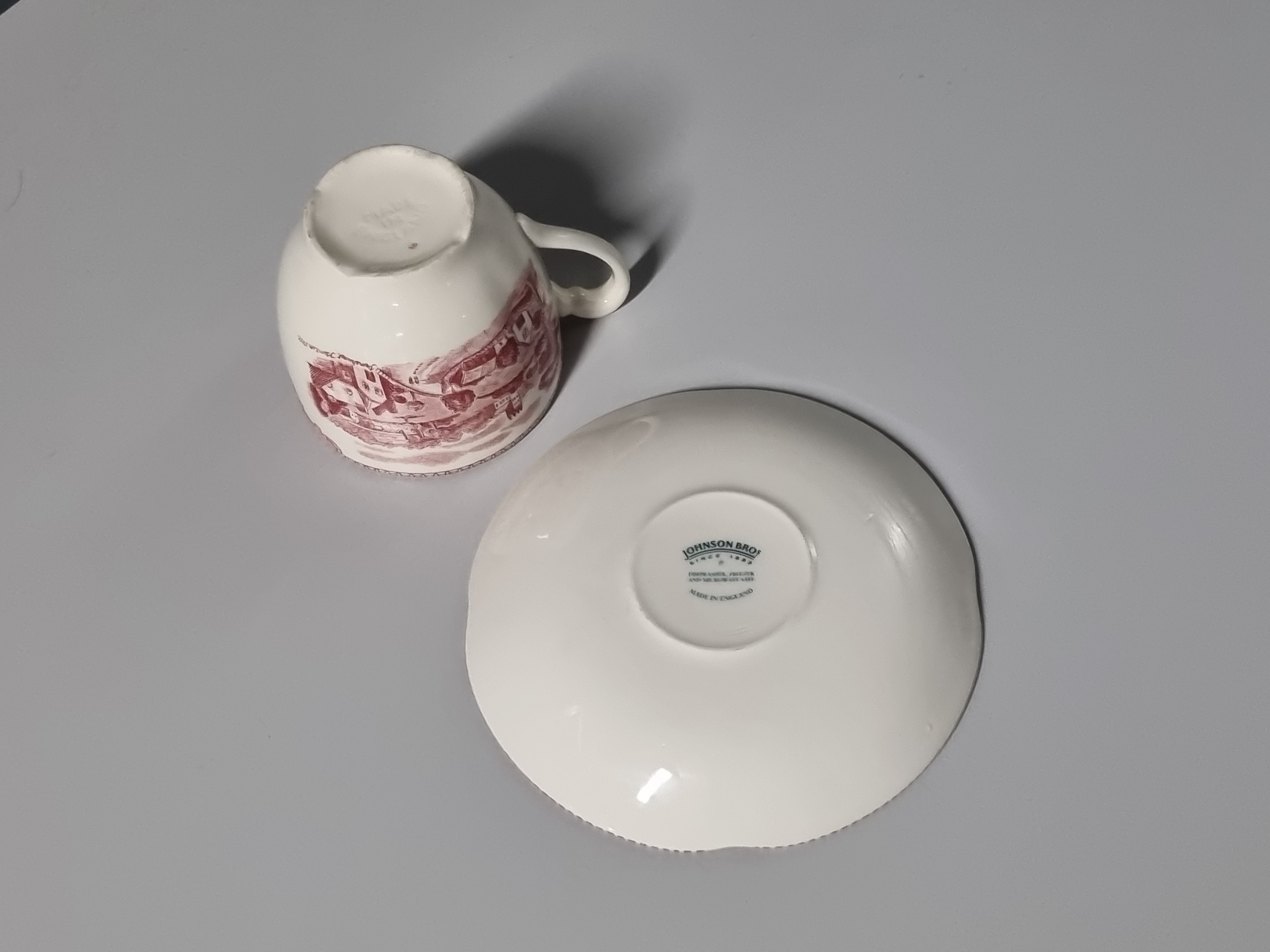 Engels rood Johnson Bros Old Britain Castles Koffie Kop en schotel (wit binnenin)