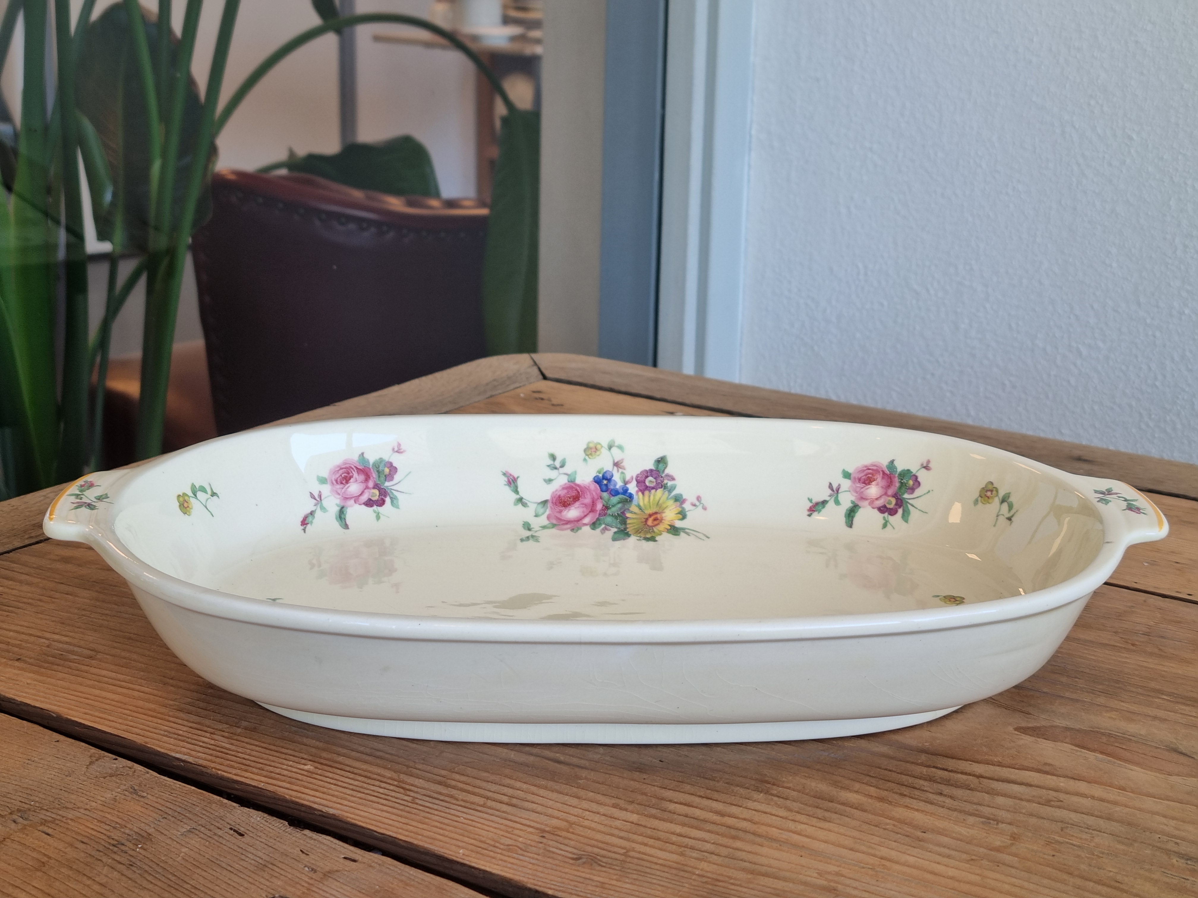 Societe Ceramique Bloemen hoge schaal met greepjes 37 cm