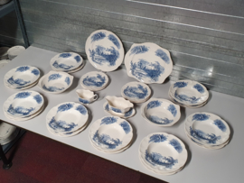 Engels blauw Johnson Bros Haddon Hall Eetservies voor 8 pers.