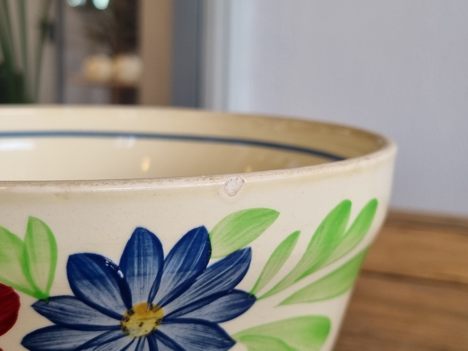 Boerenbont Societe Ceramique blauw-rode bloem hoge ronde schaal 21 cm (chipje)