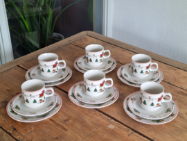 Vintage kerstservies setje van 6 mokken en ontbijtborden