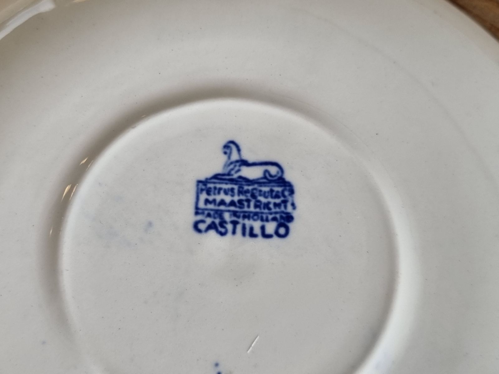 Regout Castillo blauw set 8x Kop en schotel (blauwe rand en met rond oortje)