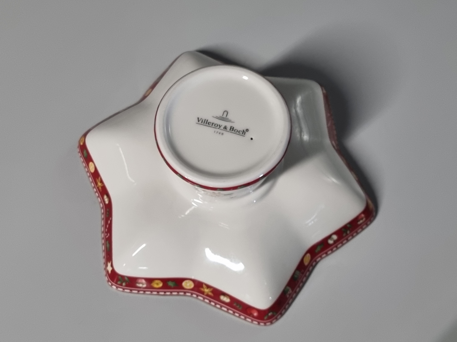 Villeroy en Boch Kerstservies decor Bakery Delight Ster Tazza op voet
