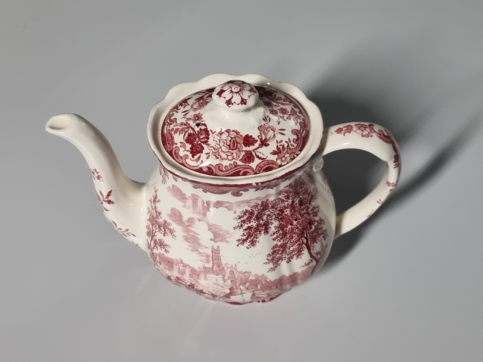 Engels rood Palissy Avon Scenes Koffiepot 16 cm