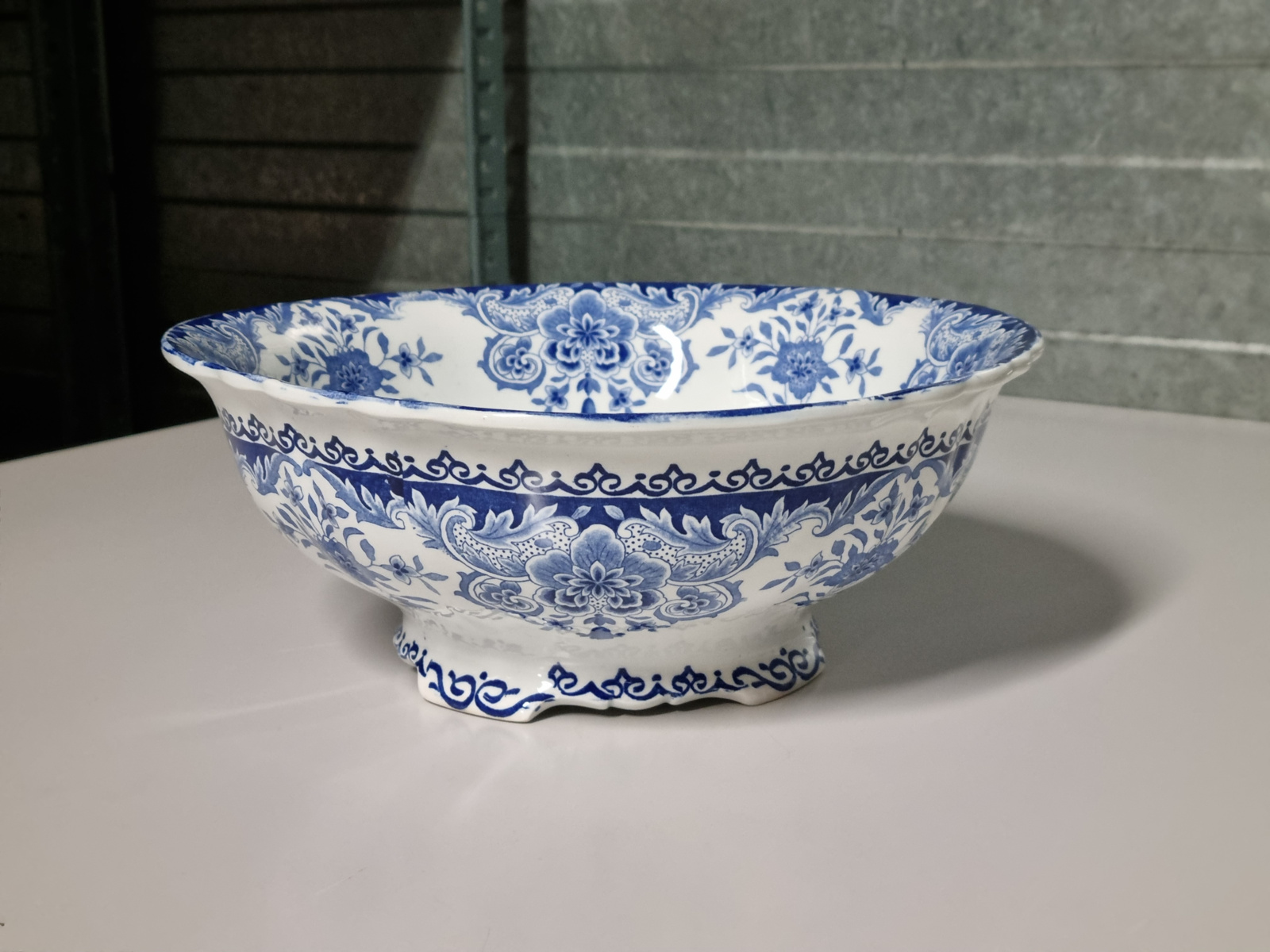 Verkocht = Boch BFK decor Dordrecht blauw hoge ronde schaal 29,5 cm