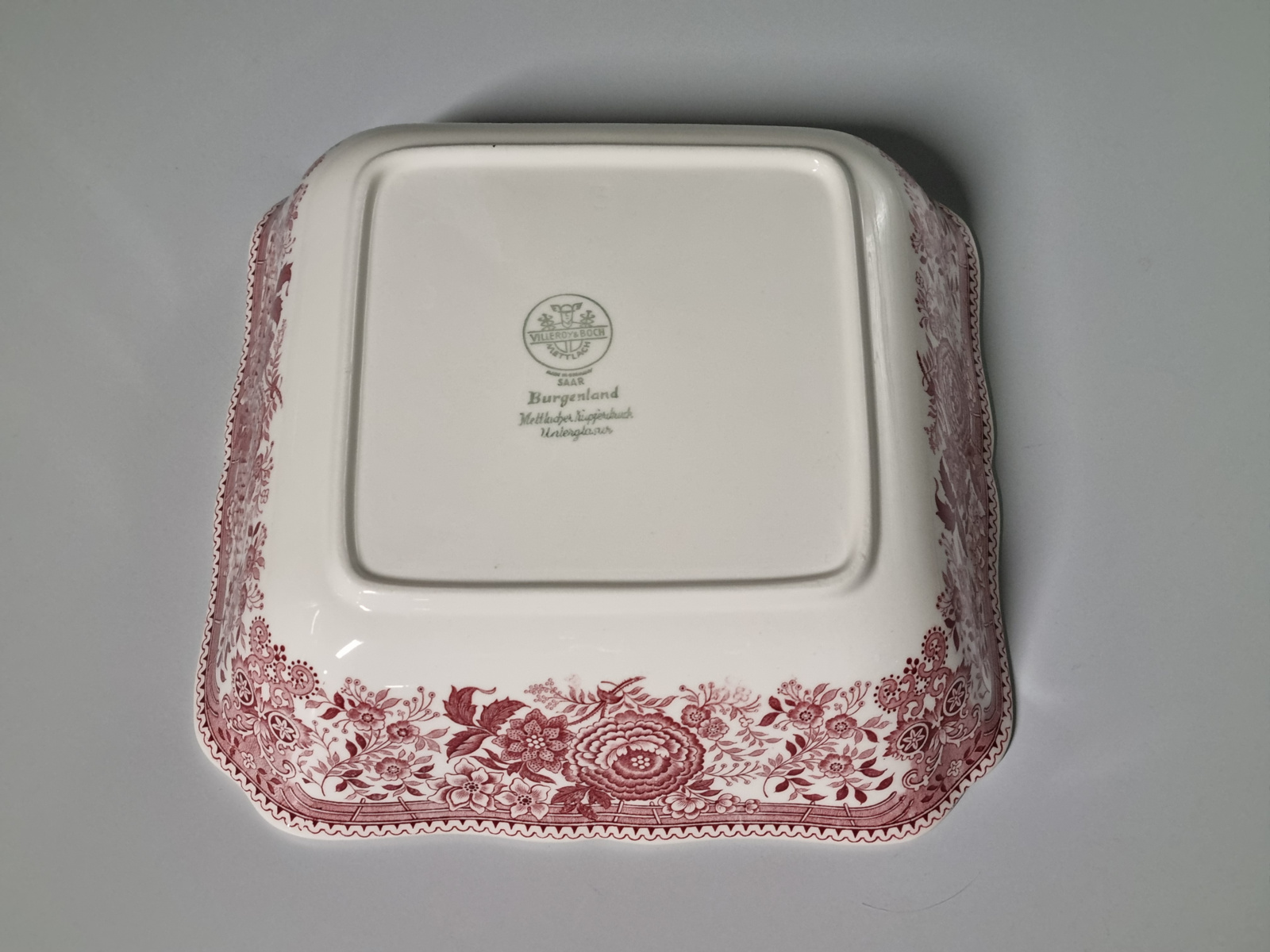 Verkocht = Villeroy en Boch Burgenland rood Serveerschaal vierkant 21,5 cm