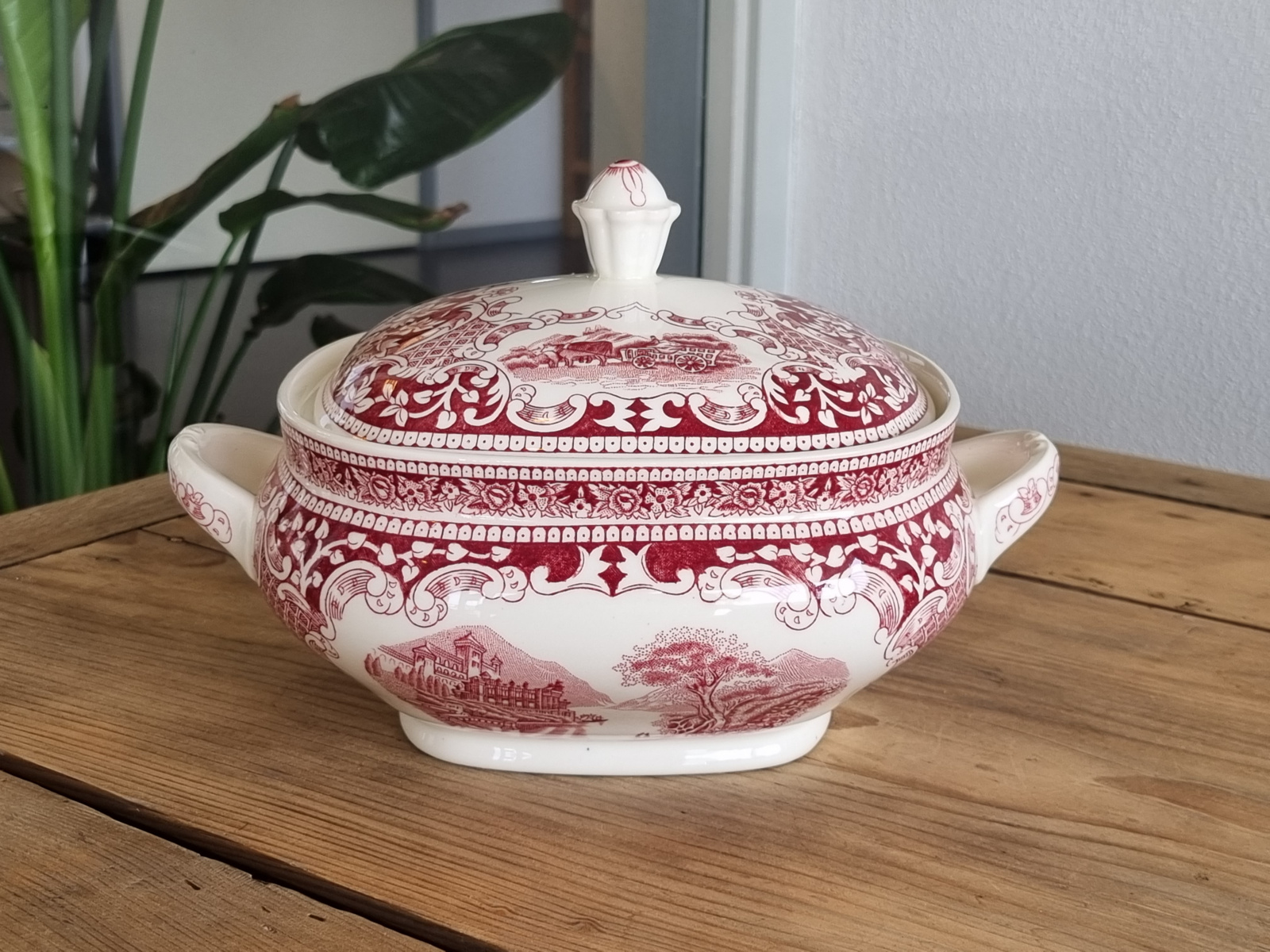 Regout Royal Sphinx Castillo Old England rood schaal met deksel