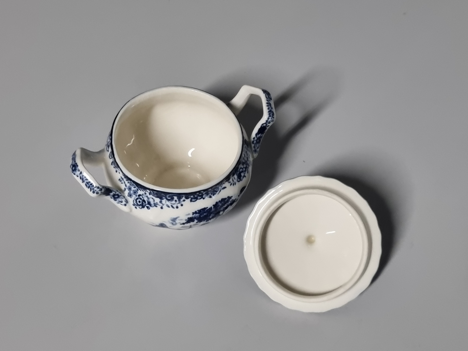 Engels blauw Staffordshire (niet gemerkt) Suikerpotje