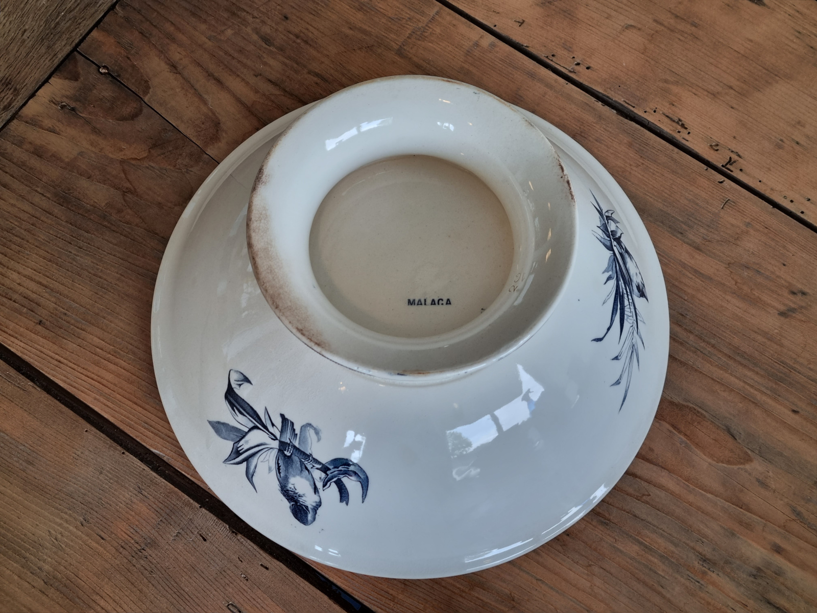 Petrus Regout Malaga blauw ronde schaal op voet 28,5 cm