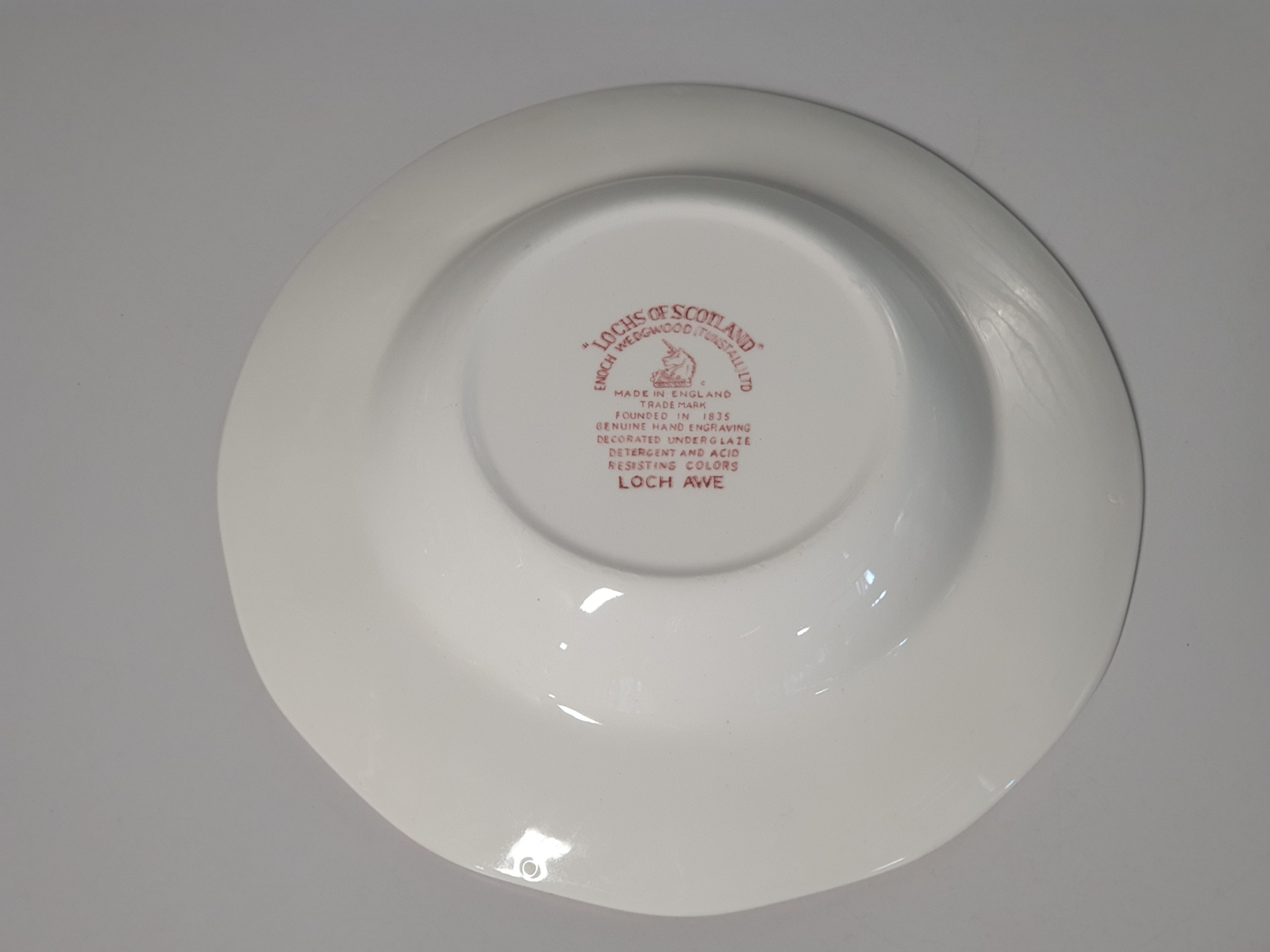 Engels rood Enoch Wedgwood Lochs of Scotland diep bord 22 cm