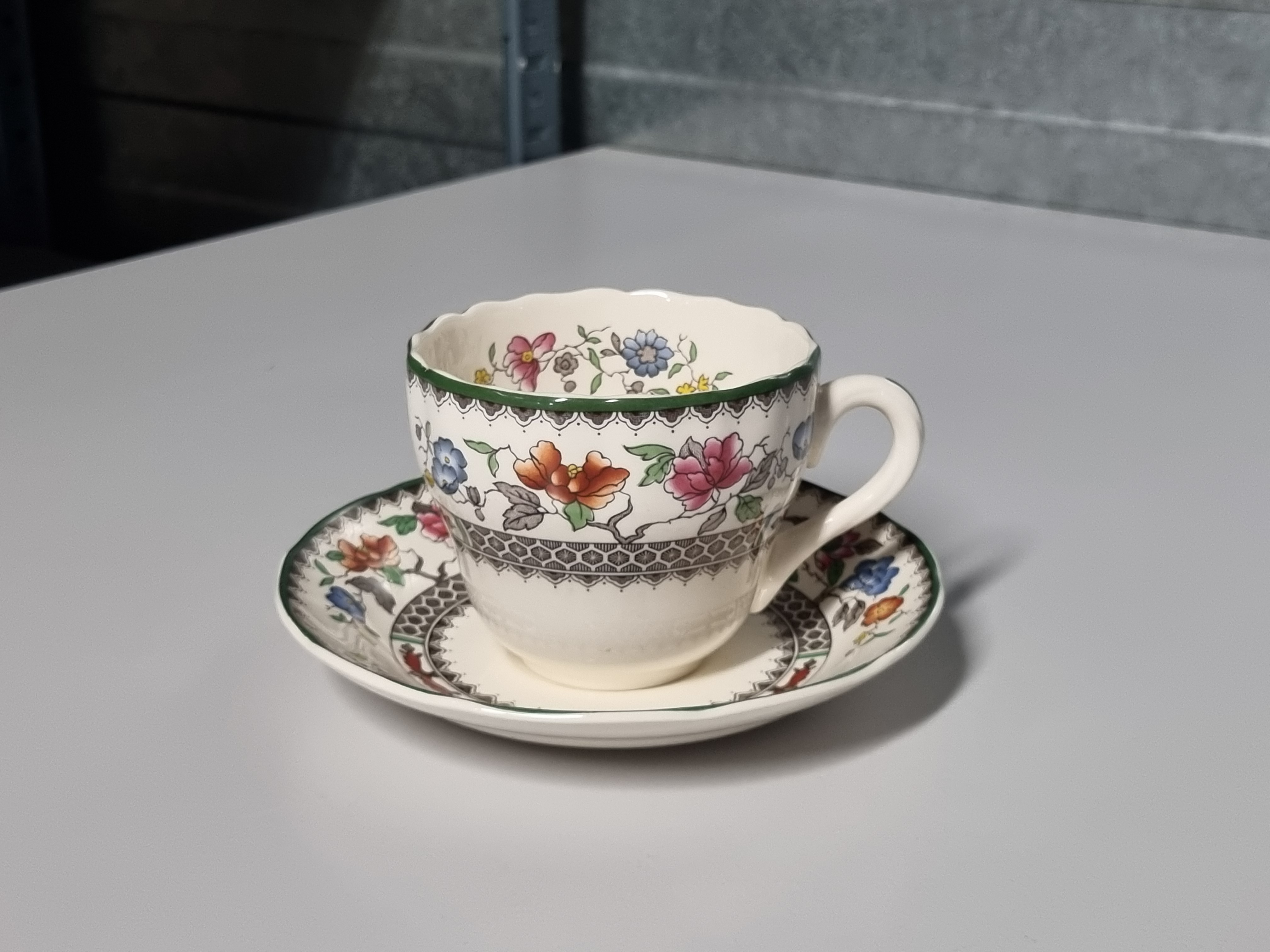 Engels Spode Copeland Chinese Rose koffie kop en schotel (nieuw stempel)
