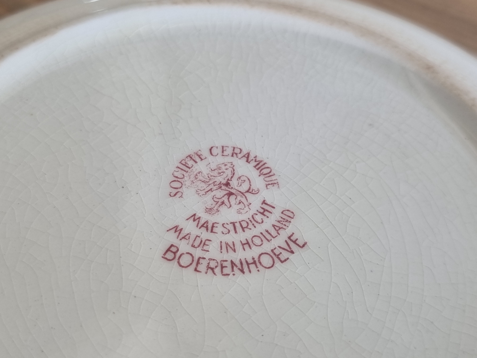 Boerenhoeve Rood Societe Ceramique ronde schaal 21,5 cm (uniek model)
