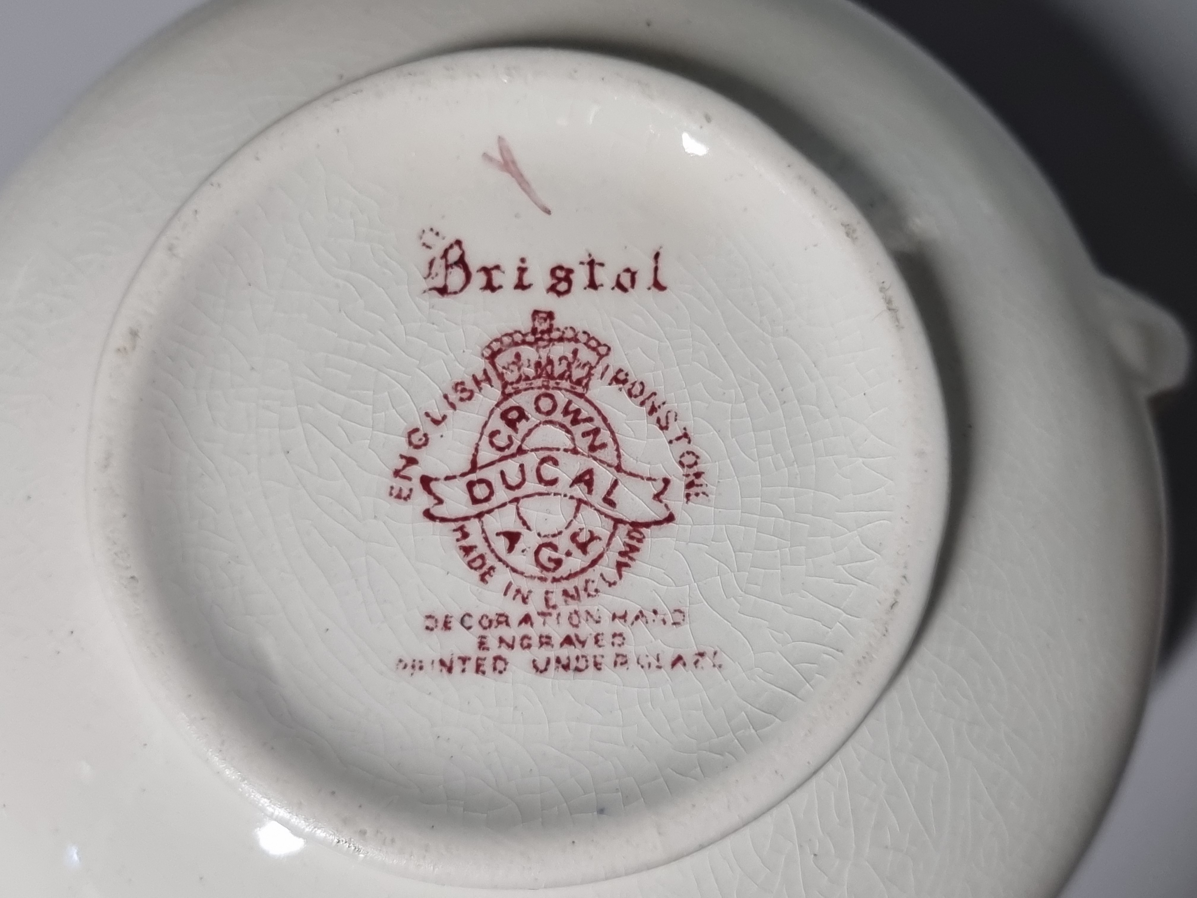 Engels rood Crown Ducal Bristol Roomstel
