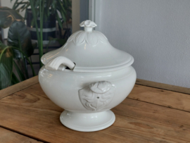 Societe Ceramique (5) wit Soepterrine met aardewerk lepel