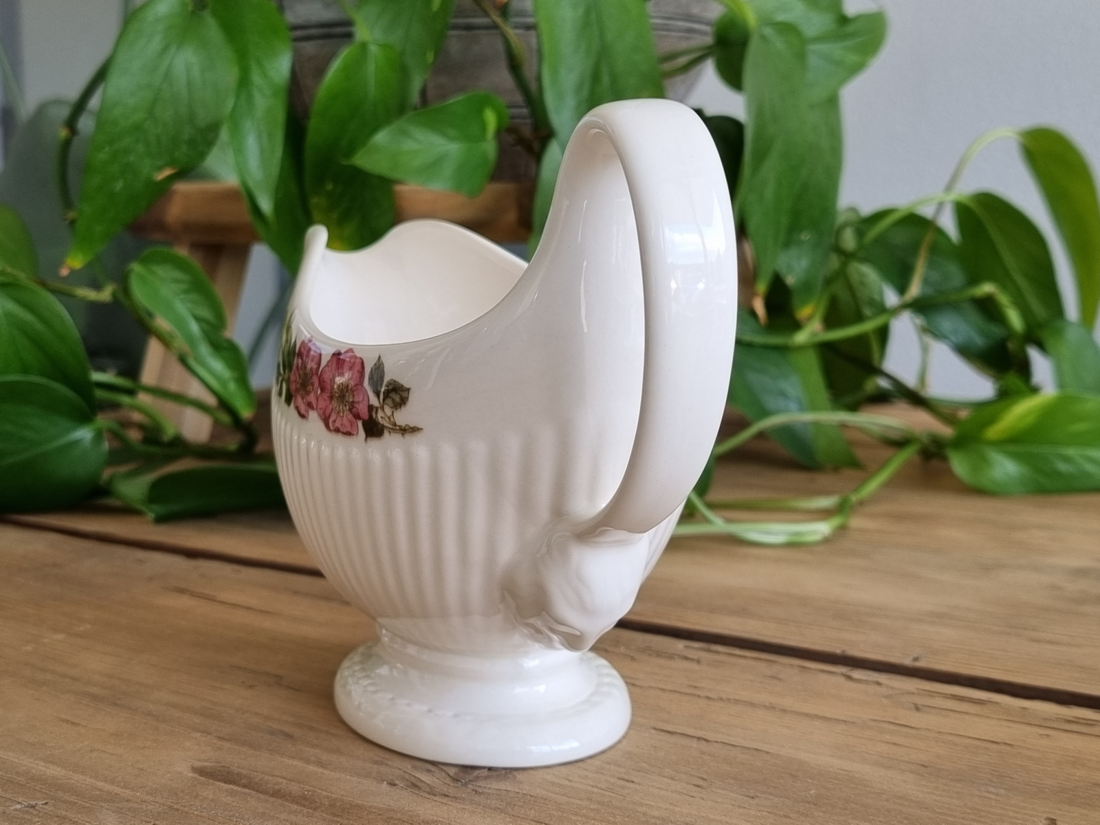 Wedgwood Briar Rose Sauskom met oor