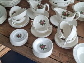 Wedgwood Moss Rose compleet Eetservies 8-pers.