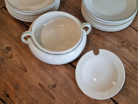 Petrus Regout Strand Bellefroid groen en goud complete set 10 personen - 22 delen