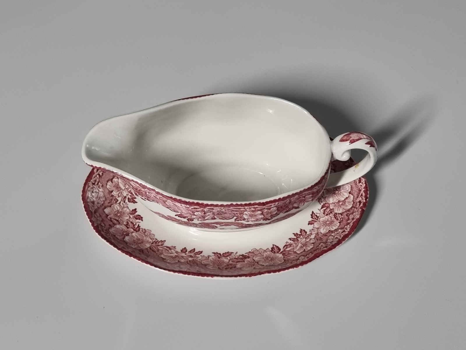 Engels rood Enoch Wedgwood Woodland Sauskom op vaste onderschotel
