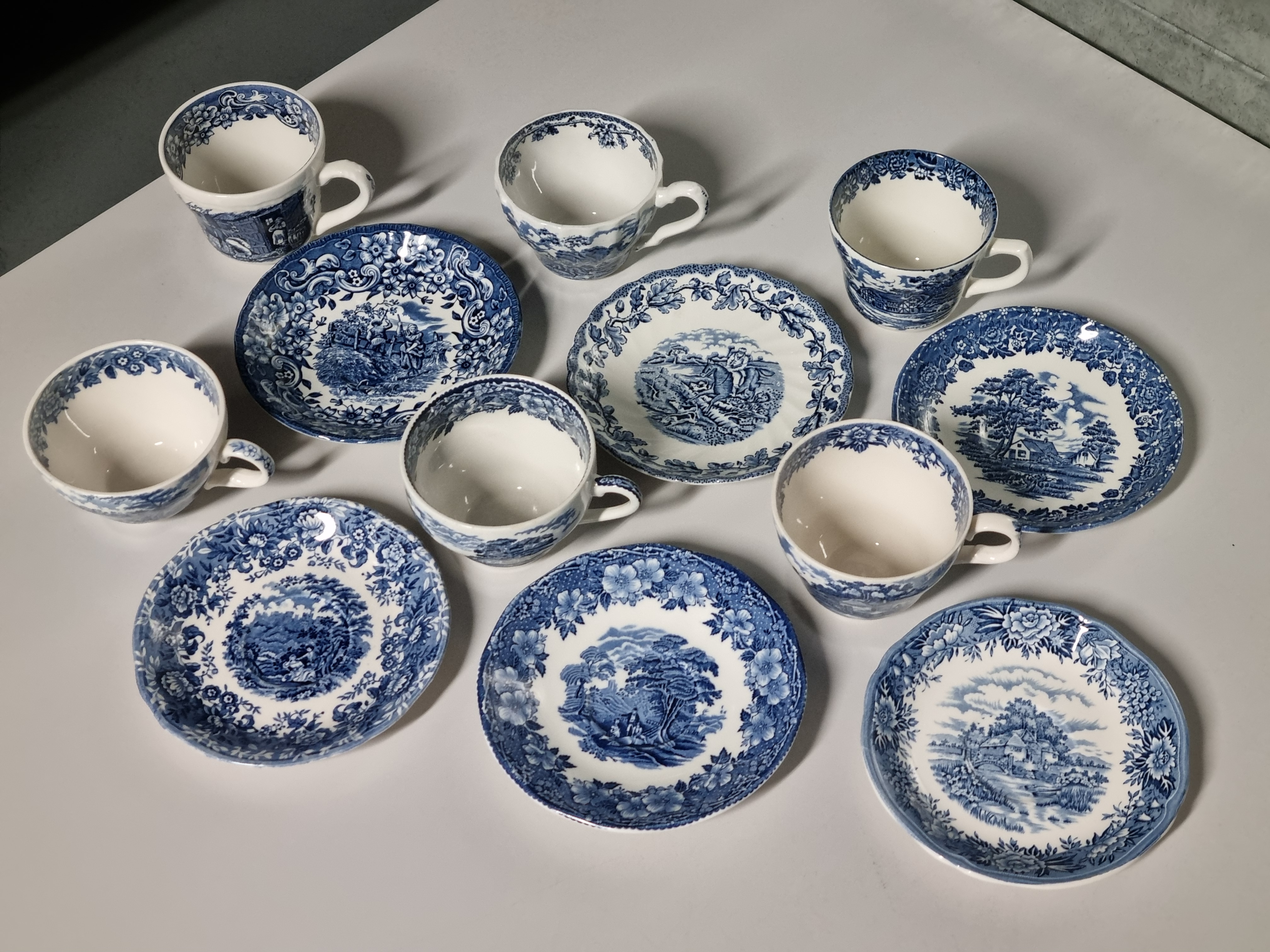 Engels blauw Set 6x mix & match kop en schotel (rand met decor binnenin)