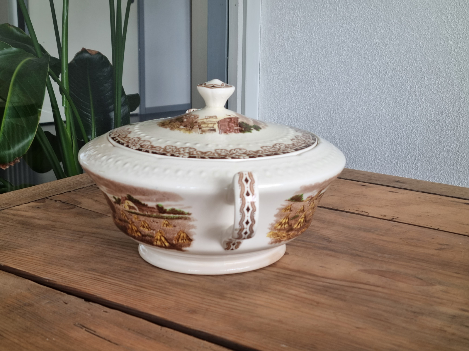 Boerenhoeve Bruin Societe Ceramique dekschaal terrine