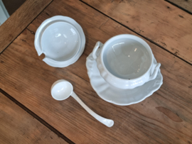 Societe Ceramique wit Sausterrine nr. 1 inclusief sauslepel