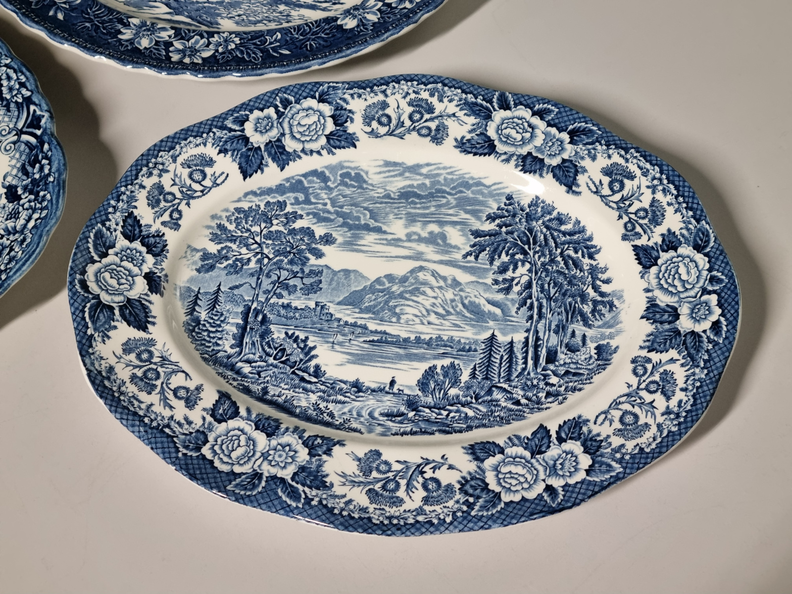 Verkocht = Engels blauw Set 3x mix & match ovale serveerschaal