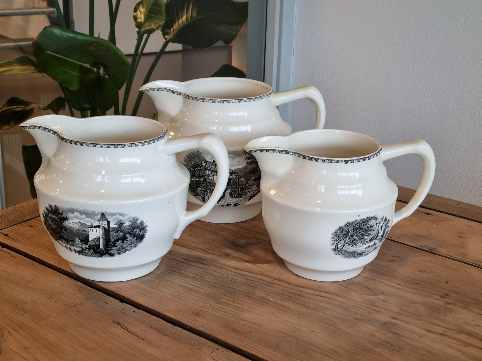 Landschap Zwart Société Céramique set 3x opeenvolgende kannen nr. 1, 2 en 3