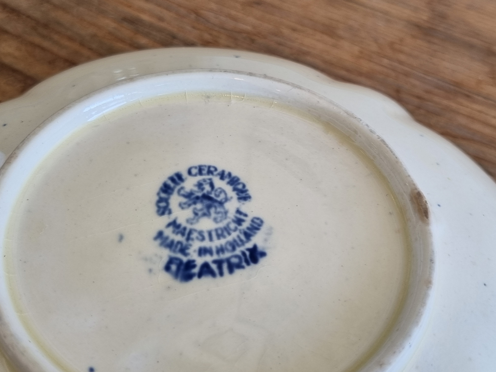 Beatrix Societe Ceramique Serveerschaaltje met greepjes