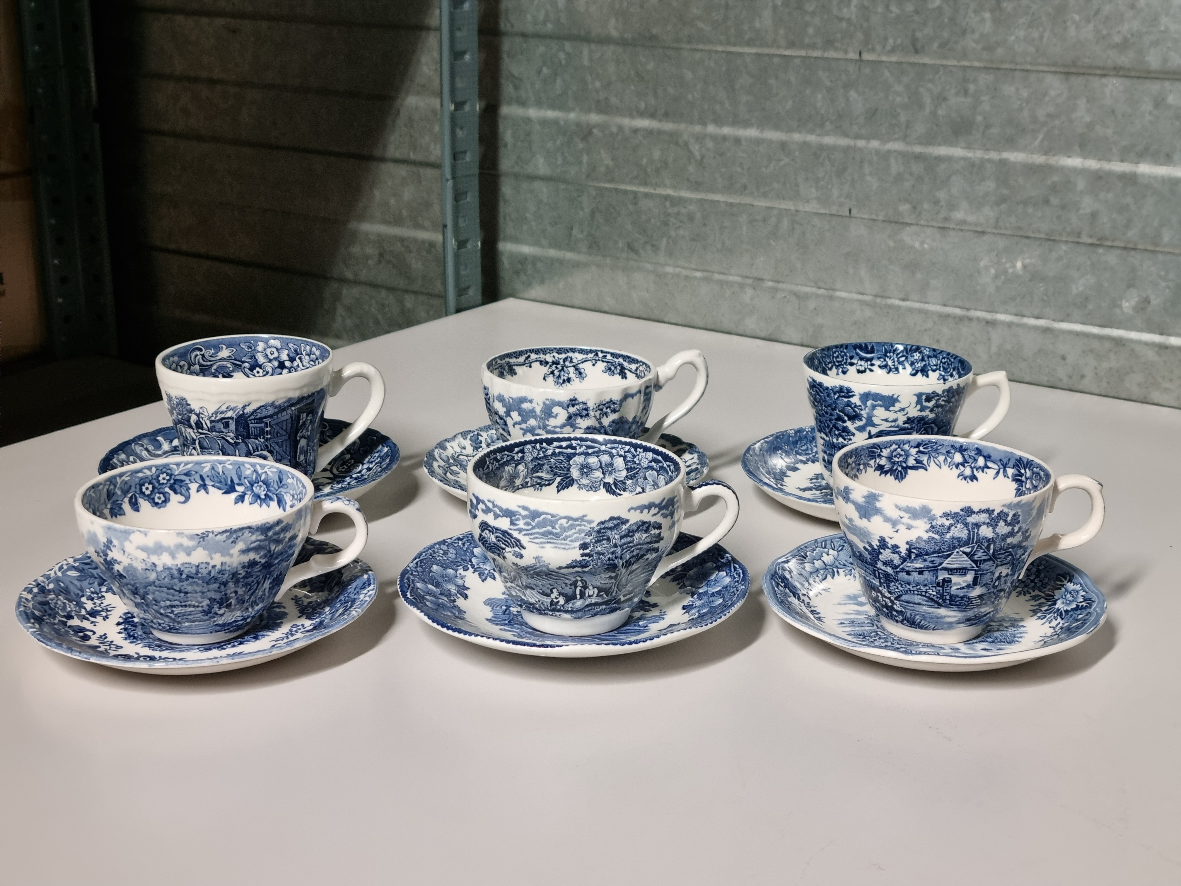 Engels blauw Set 6x mix & match kop en schotel (rand met decor binnenin)
