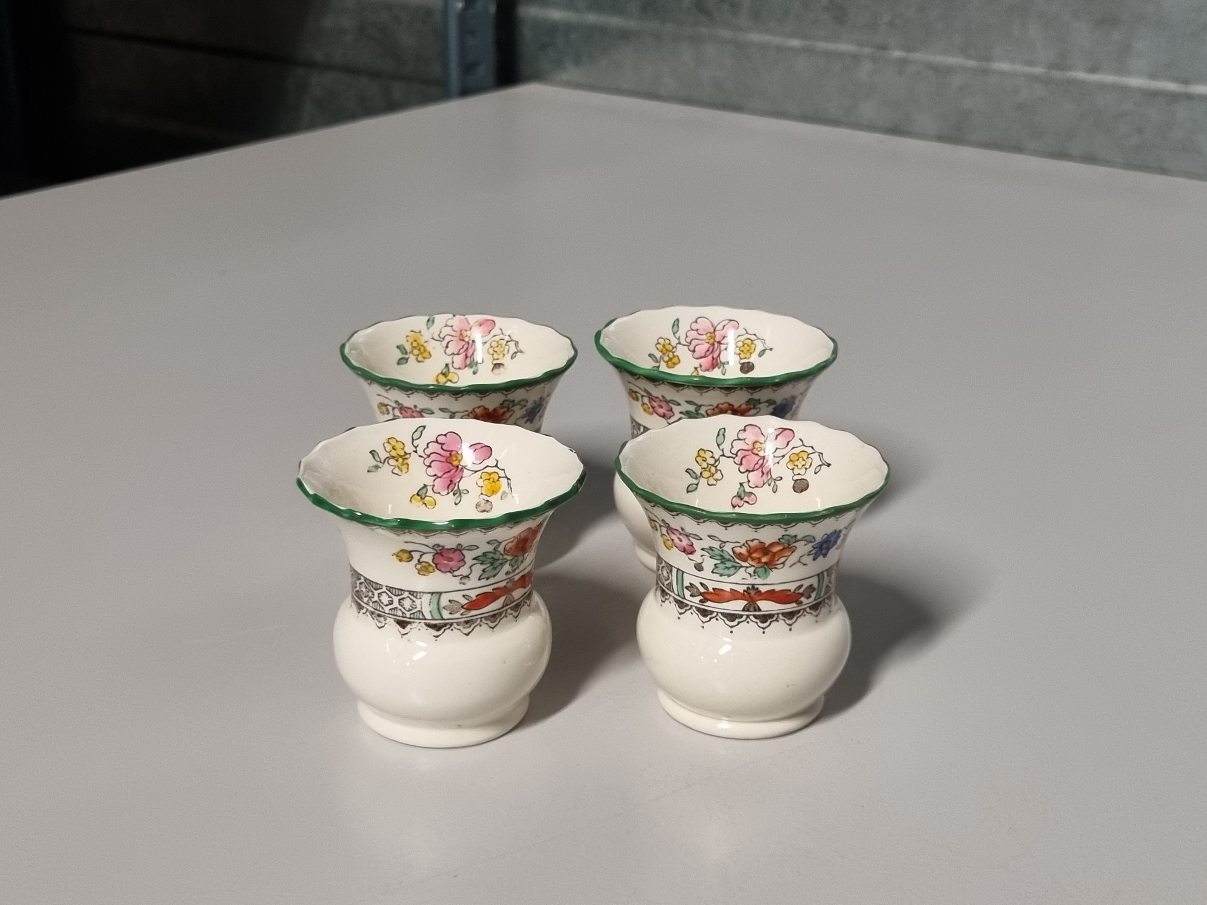 Engels Spode Copeland Chinese Rose set 4x eierdop uitlopende bovenkant