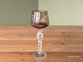 Boheems Kristal Glas oud roze op hoge voet 21,5 cm