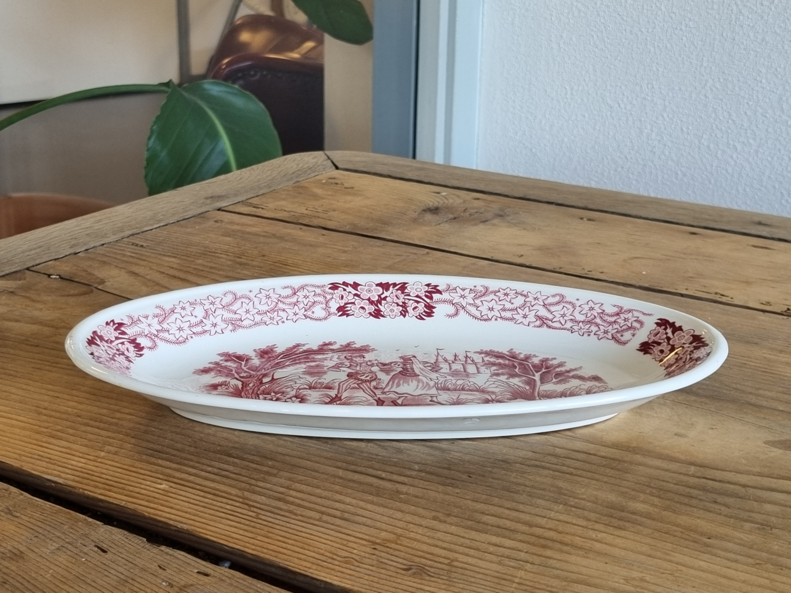 Regout decor Richmond rood ovaal schaaltje 25,5 cm