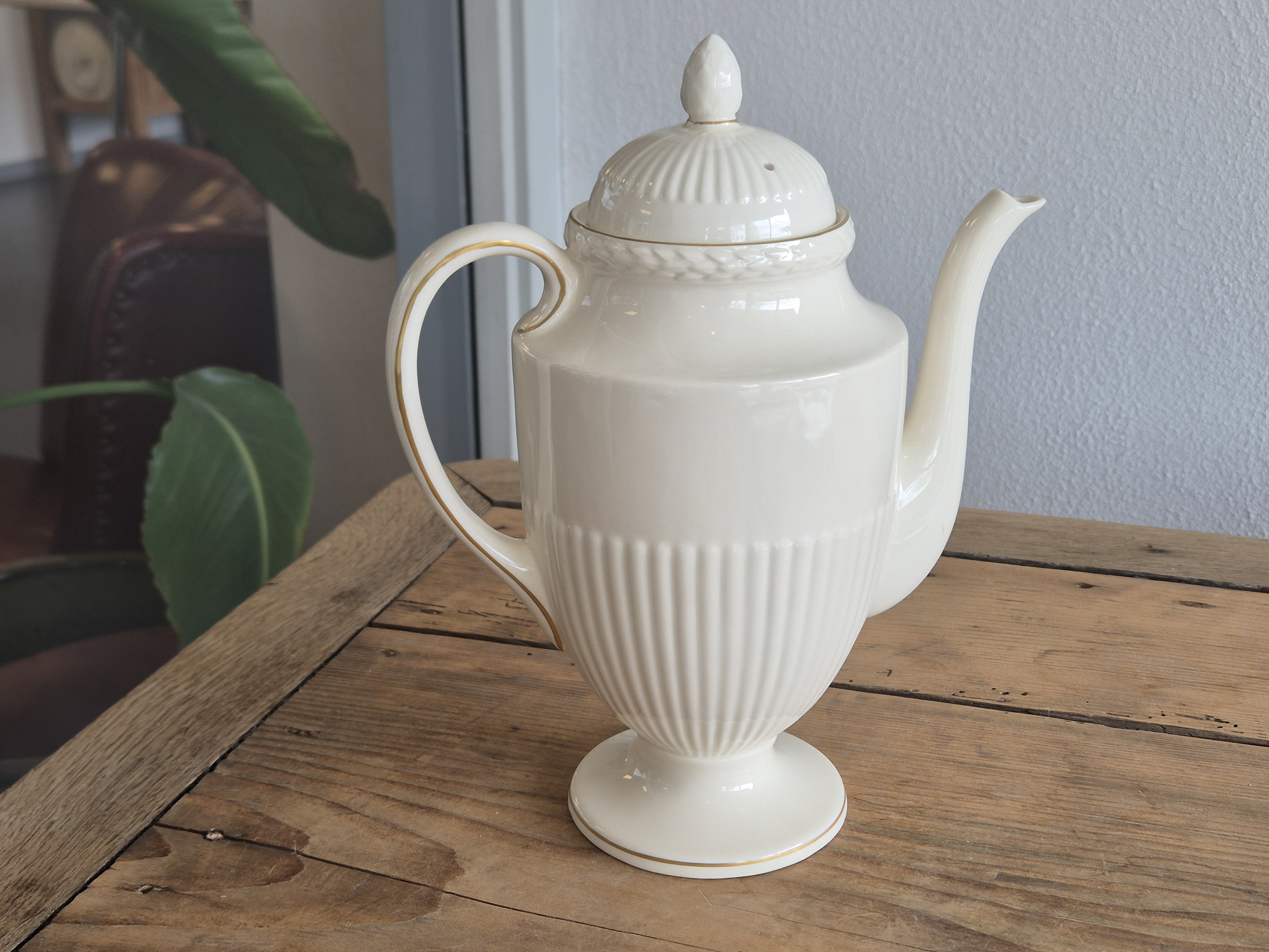 Wedgwood Edme Jubilee Goudrand Koffiepot 19 cm