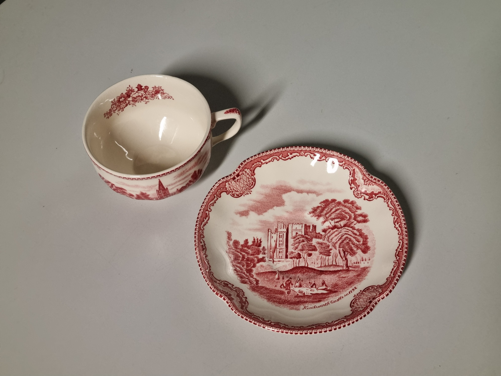 Engels rood Johnson Bros Old Britain Castles Kop en schotel (bloem binnenin)