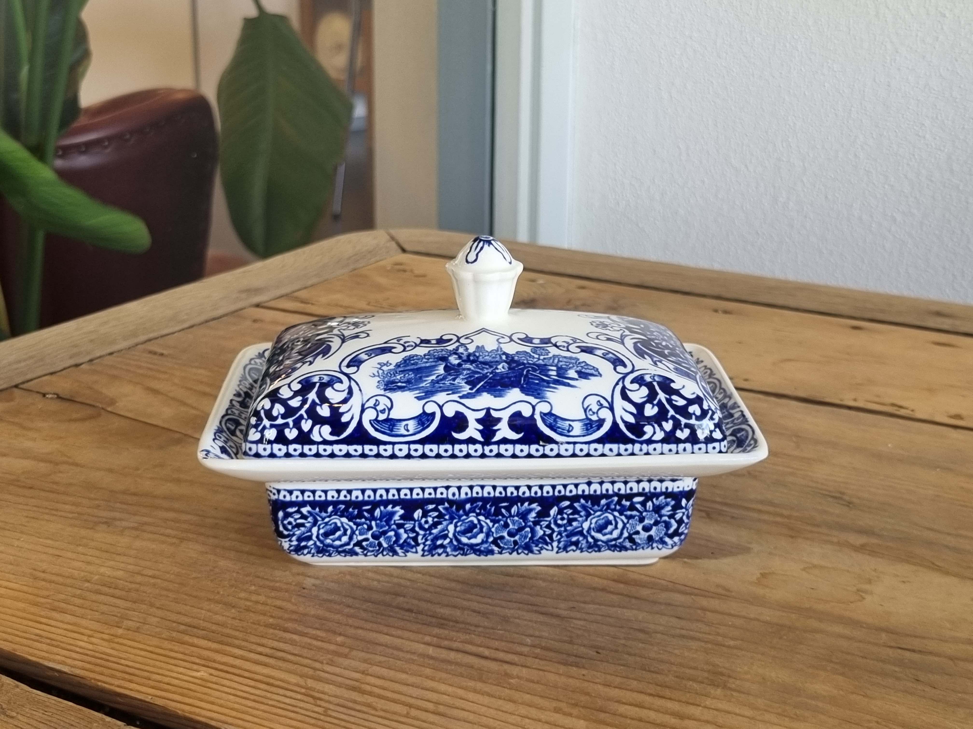 Regout Castillo Old England Cambridge blauw botervloot