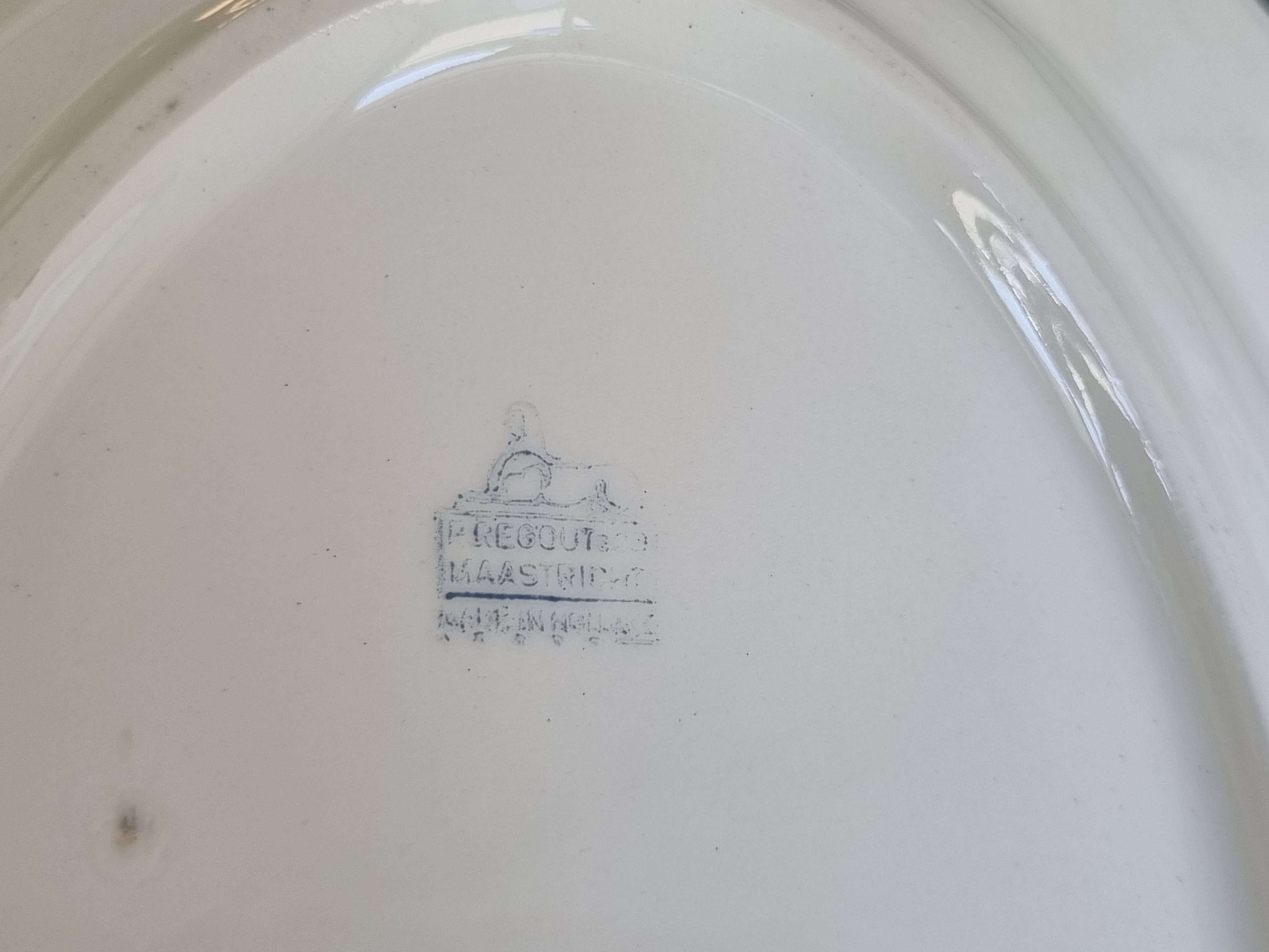 Regout creme decor rode pluim ovale schaal 34 cm