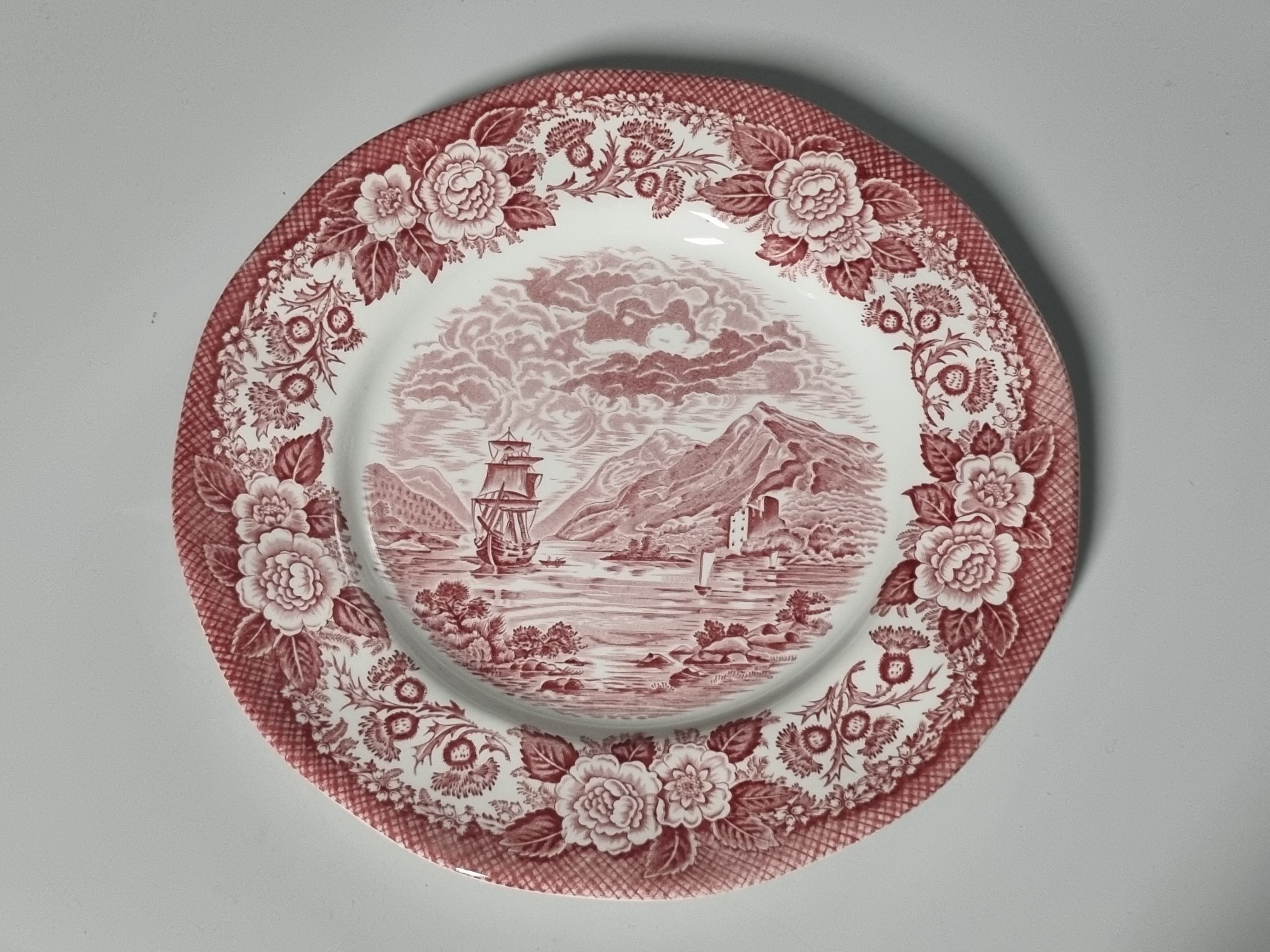 Engels rood Enoch Wedgwood Lochs of Scotland plat dinerbord 25 cm