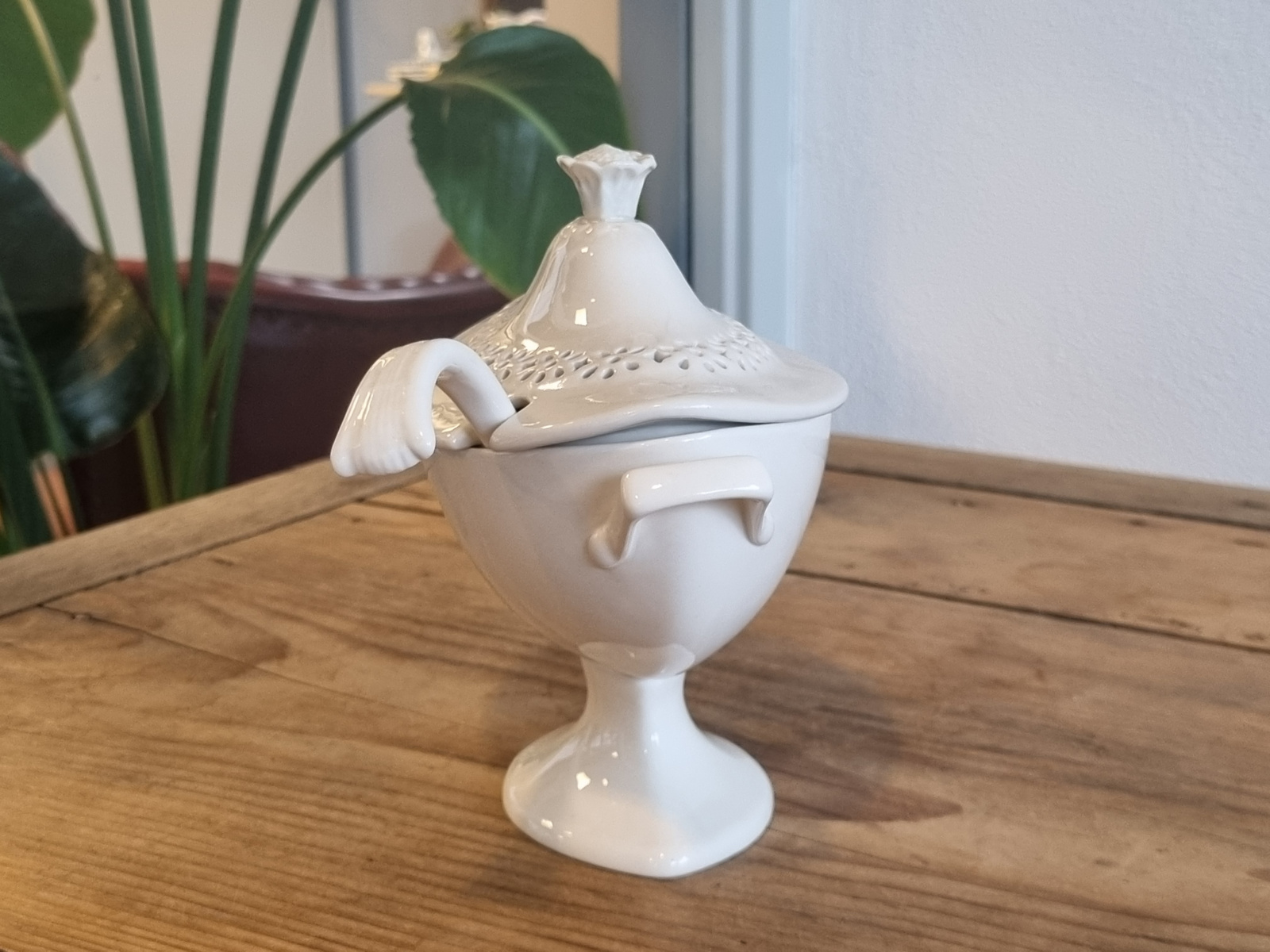 Authentic Leeds Pottery Sausterrine met aardewerk lepeltje