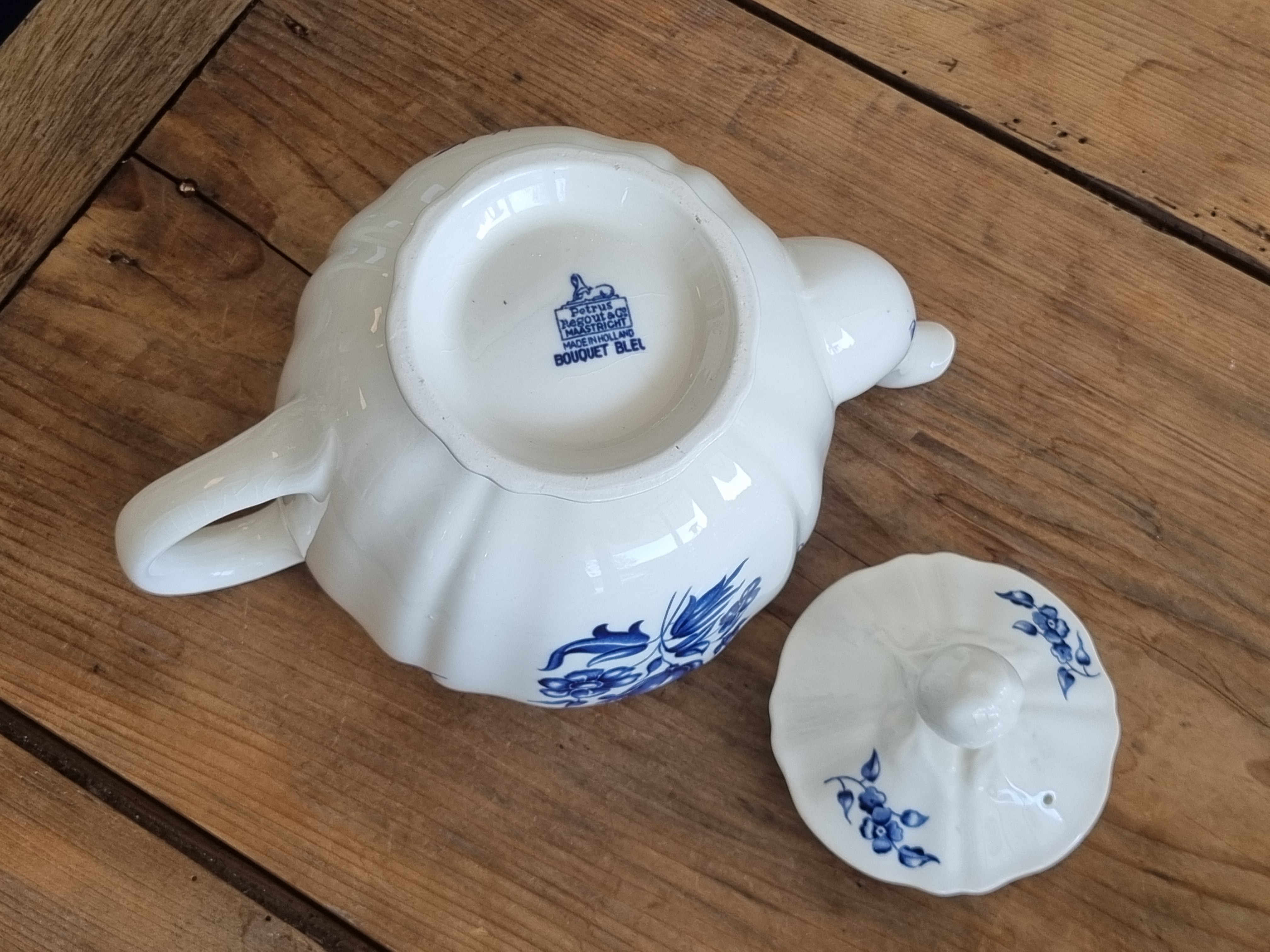Petrus Regout Bouquet Bleu theepot
