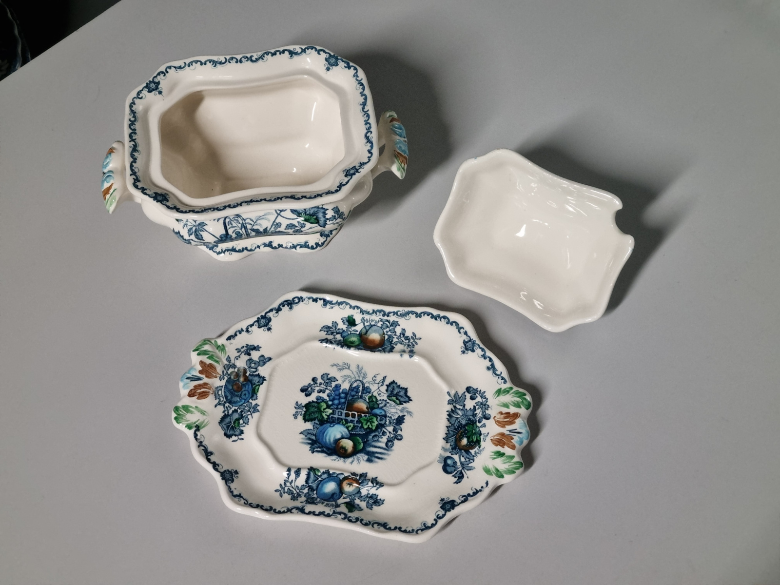 Engels Mason's Fruit Basket kleine dekschaal terrine op onderschotel