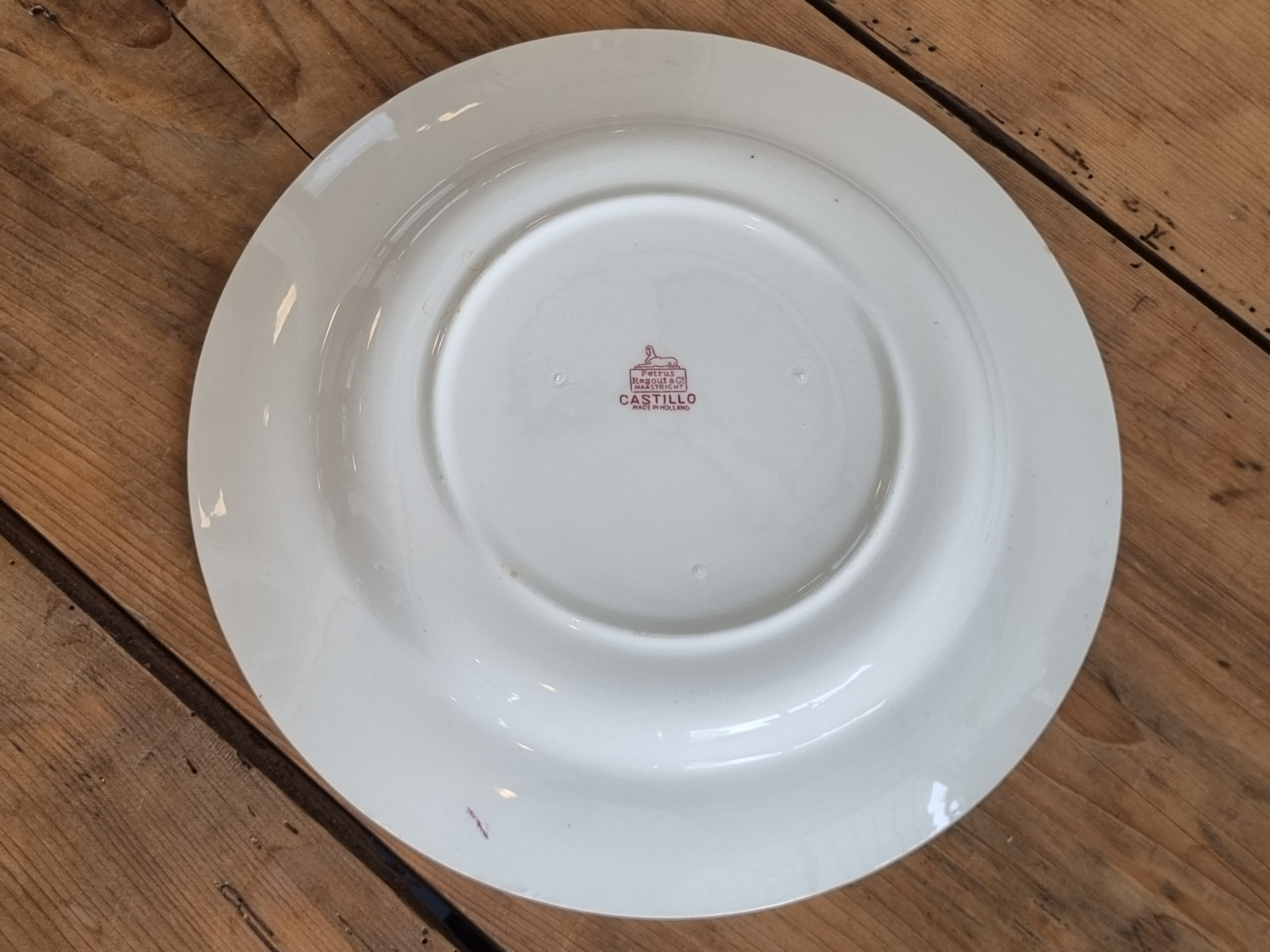 Regout Castillo Royal Sphinx rood Pannenkoekenbord | Serveerbord 30 cm