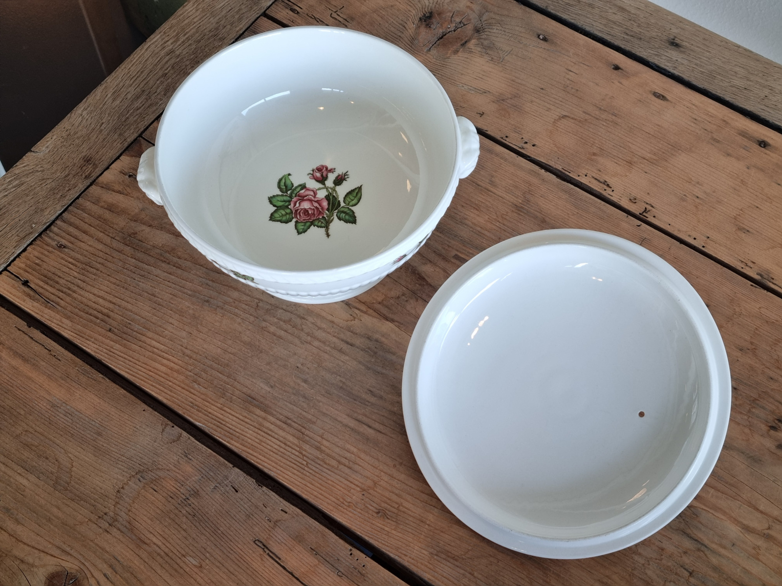 Wedgwood Moss Rose dekschaal terrine 20,5 cm