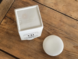 Verkocht = Claire Wilson's Voorraadpot Tea met deksel