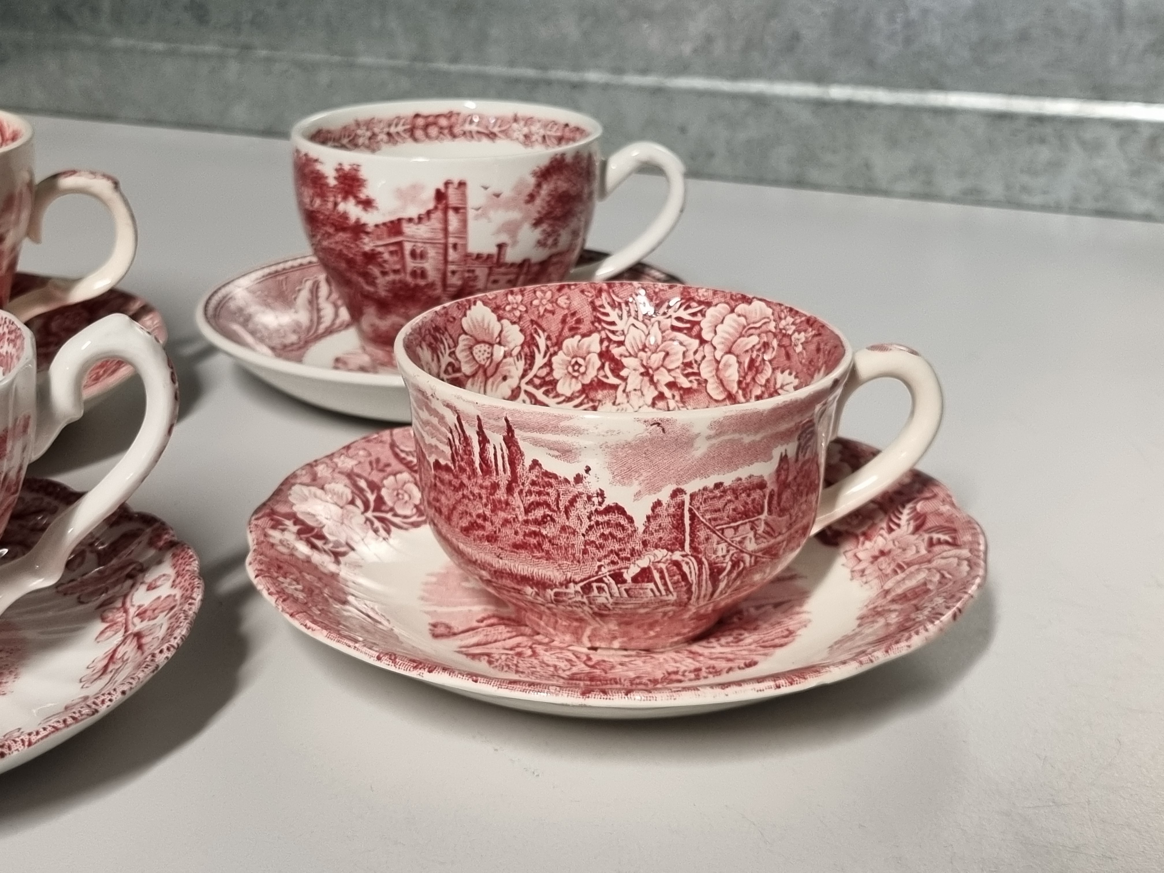 Engels rood Set 6x mix & match kop en schotel (rand met decor binnenin)
