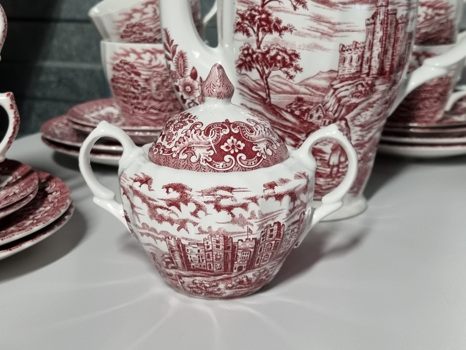 Engels rood Olde Country Castles Koffieservies 10 personen