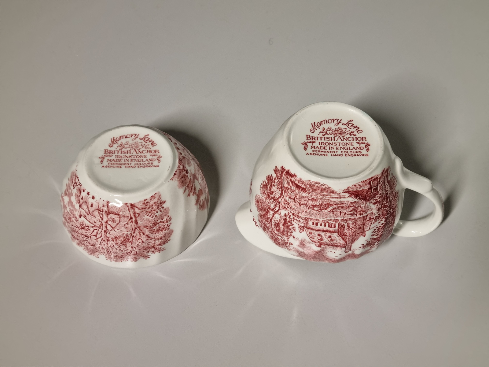 Engels rood British Anchor Memory Lane Roomkannetje met Suikerschaaltje