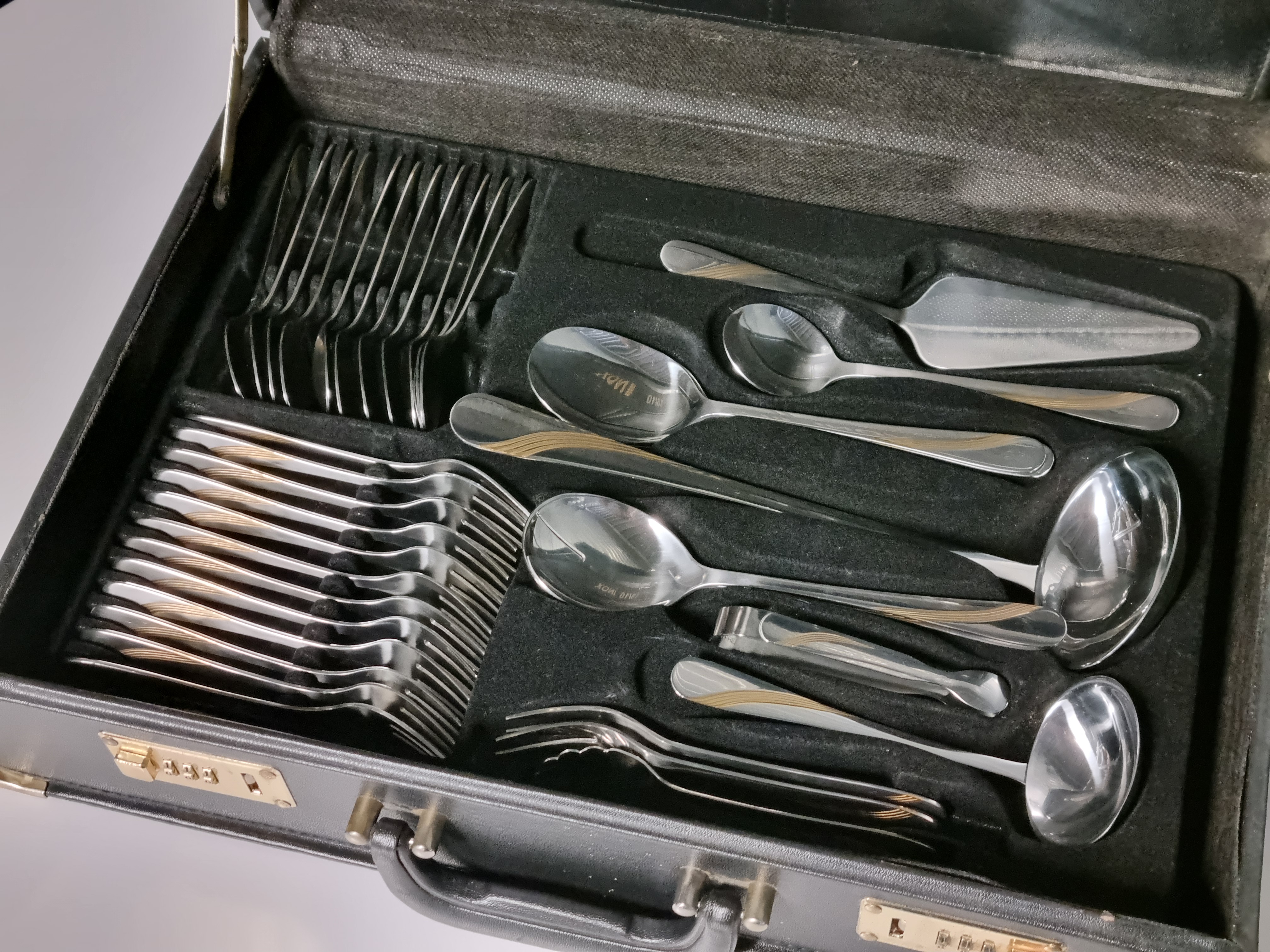 Bestekkoffer 18/10 Inox Edelstahl Rostfrei 12 persoons 72 delen