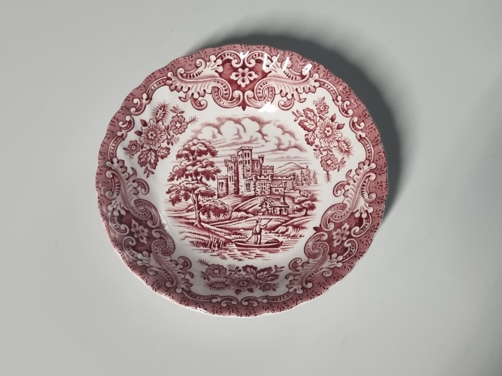 Engels rood Olde Country Castles rond schaaltje 13 cm